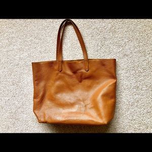 Classic Cuyana Leather Tote